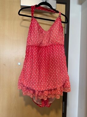 Retro Chic Fading Red Heart-Print One-Piece Swimsuit